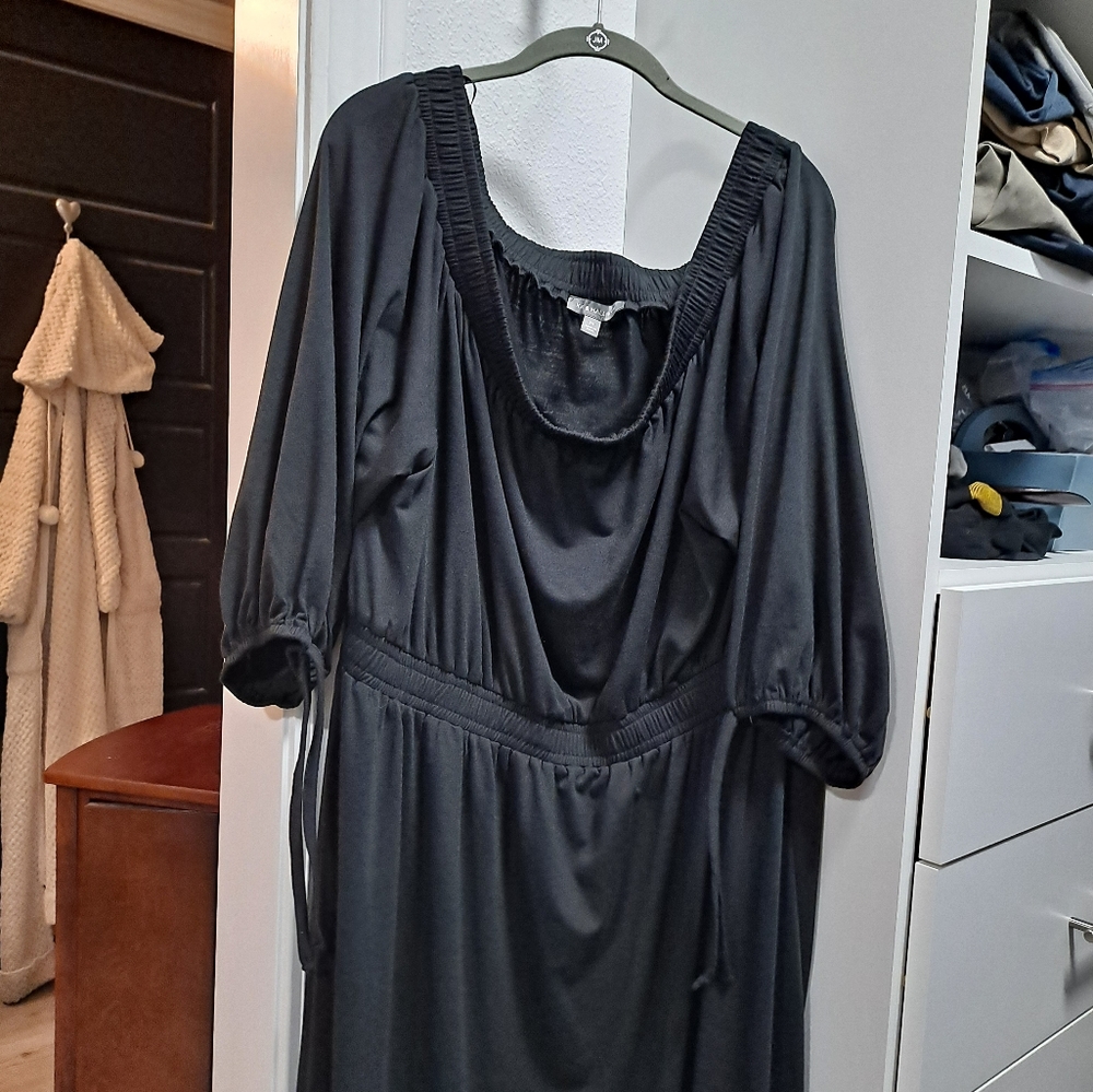 2x black dress